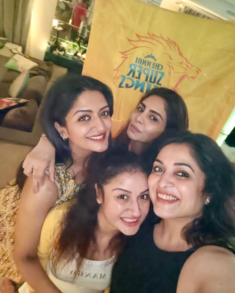Vimala Raman Instagram - Yellow Yellow Yayy 💛😎🏆🥳🧿 . . . #aboutlastnight #ipl #csk #chennaisuperkings #iplfinal #ipl2023 #cricketlovers #sports #finals #cricket #funtimes #friends #love #actor #actress #vimalaraman