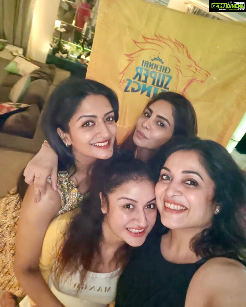 Vimala Raman Instagram - Yellow Yellow Yayy 💛😎🏆🥳🧿 . . . #aboutlastnight #ipl #csk #chennaisuperkings #iplfinal #ipl2023 #cricketlovers #sports #finals #cricket #funtimes #friends #love #actor #actress #vimalaraman
