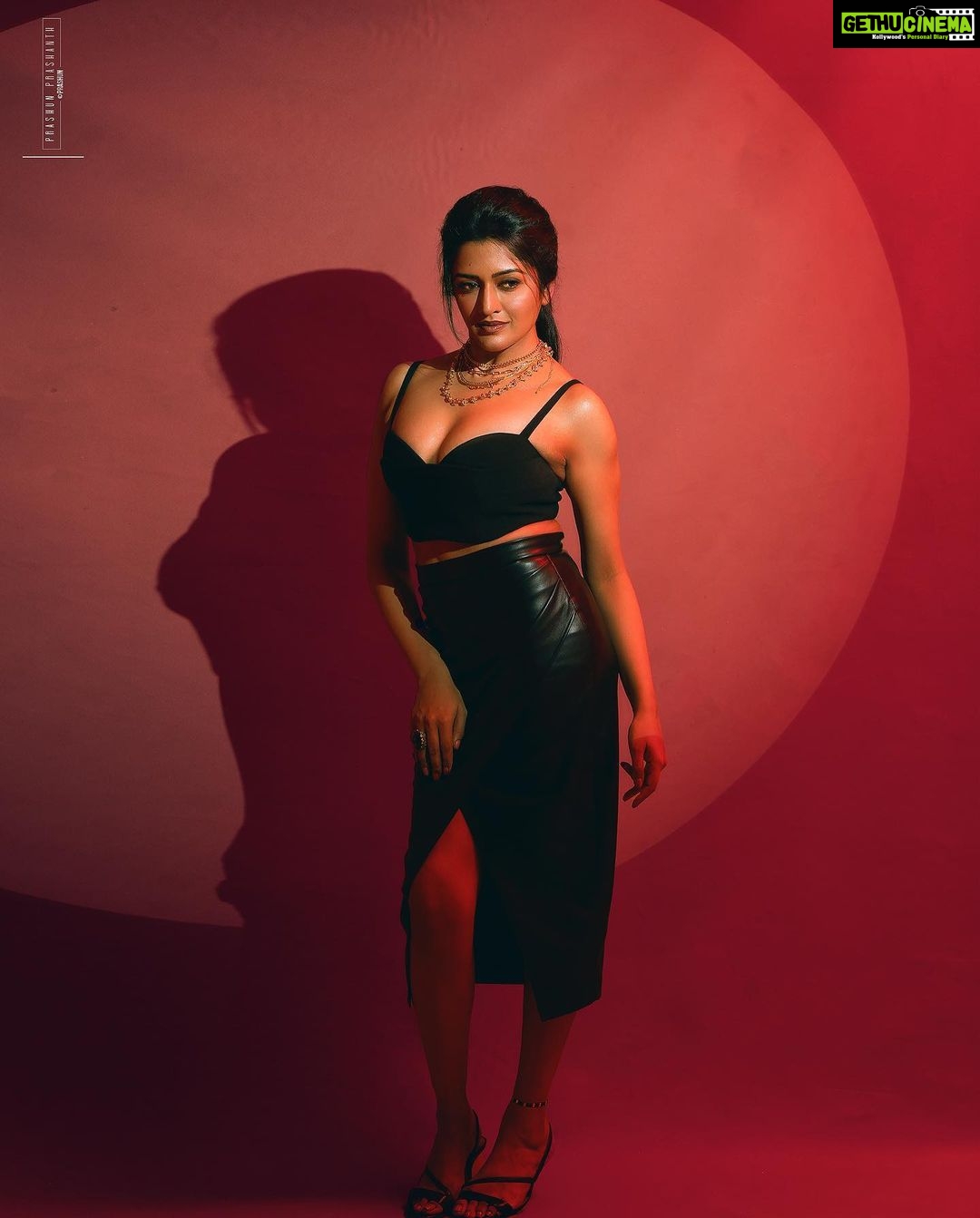 Vimala Raman Instagram - Live life with a little spice πΆοΈπ₯π₯ And why not !!!! π₯ β¨ Shot by my funky talented team β€οΈπ #photographer @prachuprashanth #stylist #thoorigaikabilan #wearing @sheikeandco #makeupartist @makeupibrahim #hairstylist @hairstylists_vijayaraghavan @yasinhairstylist #location @vybn_studio . . . #new #latest #shoot #photoshoot #photography #chennaifashion #prashunprashanthsridhar #fashionphotography #shootlife #actorslife #heroine #actor #actress #vimalaraman #red #spice #hot #fashion #style #ownit #sheikeandco #sheikestyle