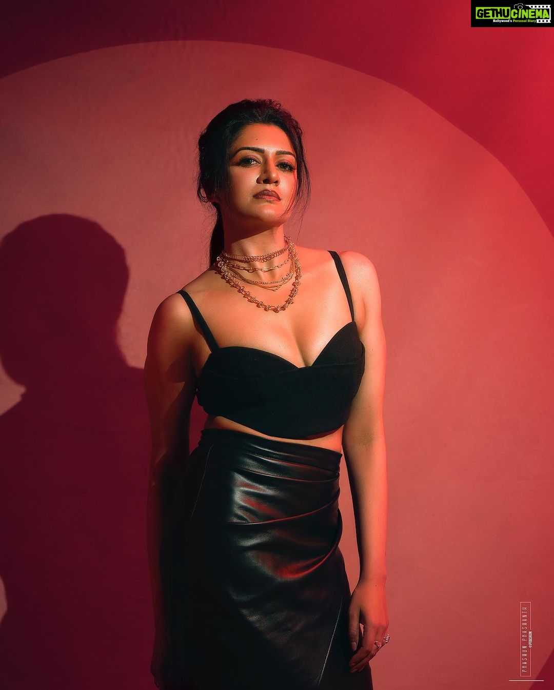 Vimala Raman Instagram - @vimraman 🔥 Shot by @prachuprashanth ✨ .. .. Styled by Thoorigaikabilan ✨ .. .. Makeup @makeupibrahim ✨ .. .. Hair @hairstylists_vijayaraghavan ✨ .. .. Shot at @vybn_studio ✨ .. .. #chennaifashion #chennaimodel #she #detail #gameoftones # #portraits #faceshots #prachuprashanth #prashunprashanth #prashunprashanthsridhar #chennaifashion #chennaimodel #she #experimentalfashion #pastels #tones #gameoftones #prashunprashanthsridhar #prashunprashanth #chennaifashionphotographer #chennaifashionphotography #chennaicommercialphotographer Chennai, India