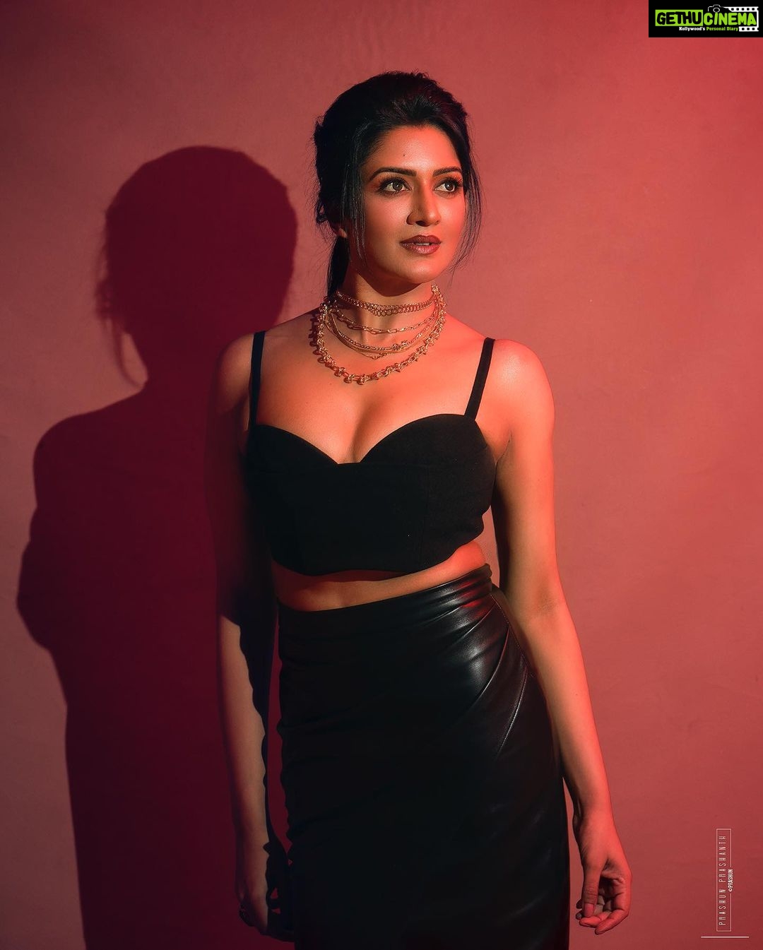 Vimala Raman Instagram - @vimraman 🔥 Shot by @prachuprashanth ✨ .. .. Styled by Thoorigaikabilan ✨ .. .. Makeup @makeupibrahim ✨ .. .. Hair @hairstylists_vijayaraghavan ✨ .. .. Shot at @vybn_studio ✨ .. .. #chennaifashion #chennaimodel #she #detail #gameoftones # #portraits #faceshots #prachuprashanth #prashunprashanth #prashunprashanthsridhar #chennaifashion #chennaimodel #she #experimentalfashion #pastels #tones #gameoftones #prashunprashanthsridhar #prashunprashanth #chennaifashionphotographer #chennaifashionphotography #chennaicommercialphotographer Chennai, India