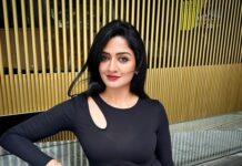 Vimala Raman Instagram - Black and Gold 🖤🪄 . . . #blackandgold #black #home #vacay #autumn #beauty #cinema #sydney #australia #cbd #fashion #mystyle #actor #actress #vimalaraman #lifeisbeautiful India