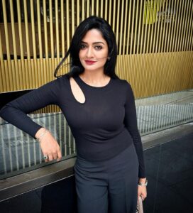 Vimala Raman Instagram - Black and Gold 🖤🪄 . . . #blackandgold #black #home #vacay #autumn #beauty #cinema #sydney #australia #cbd #fashion #mystyle #actor #actress #vimalaraman #lifeisbeautiful India