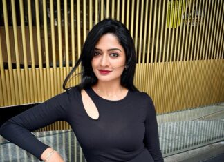 Vimala Raman Instagram - Black and Gold 🖤🪄 . . . #blackandgold #black #home #vacay #autumn #beauty #cinema #sydney #australia #cbd #fashion #mystyle #actor #actress #vimalaraman #lifeisbeautiful India