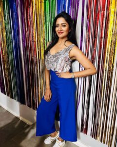 Vimala Raman Instagram - Sydney sider 😎🫶🏽🇦🇺 📸 #photography by my amazing #mum @santababy91 😘❤️😘 . . . #sydneysider #sydney #harbourbridge #city #circularquay #myhome #aussie #neverenough #love #beauty #australia #thebest #summer #actor #actress #vimalaraman #lifeisbeautiful