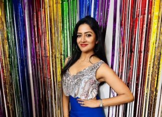 Vimala Raman Instagram - Sydney sider 😎🫶🏽🇦🇺 📸 #photography by my amazing #mum @santababy91 😘❤️😘 . . . #sydneysider #sydney #harbourbridge #city #circularquay #myhome #aussie #neverenough #love #beauty #australia #thebest #summer #actor #actress #vimalaraman #lifeisbeautiful