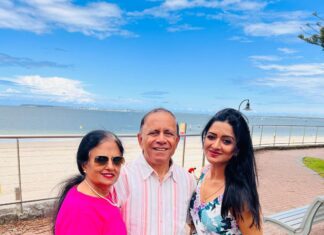Vimala Raman Instagram - 23.1.23 And this time it was a special birthday so grateful to spend it with my family back home ❤️💞🥰😘🫶🏽 #birthday #hbd #family #home #sydney #gratitude #blessed #blessedwiththebest #vimalaraman #actor #lifeisbeautiful Sydney, Australia