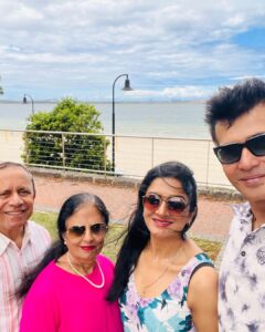 Vimala Raman Instagram - 23.1.23 And this time it was a special birthday so grateful to spend it with my family back home ❤️💞🥰😘🫶🏽

#birthday #hbd #family #home #sydney #gratitude #blessed #blessedwiththebest  #vimalaraman #actor #lifeisbeautiful