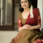 Vimala Raman Instagram - Tamil Ponnu 🥰❤️ Love my team for this u guys rock ❤️🙏🏻 Shot by the amazing @camerasenthil 😘 #makeupartist @makeupibrahim #hairstylist @hairstylists_vijayaraghavan @yasinhairstylist #styling @ivalinmabia #oragnisation @rrajeshananda . . #latest #photoshoot #shoot #halfsaree #tamil #traditional #indianoutfit #style #fashion #culture #actor #actress #vimalaraman