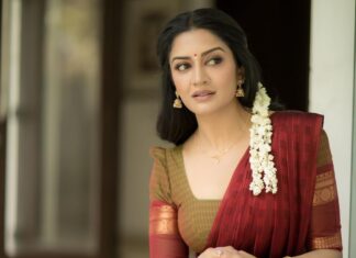 Vimala Raman Instagram - Tamil Ponnu 🥰❤️ Love my team for this u guys rock ❤️🙏🏻 Shot by the amazing @camerasenthil 😘 #makeupartist @makeupibrahim #hairstylist @hairstylists_vijayaraghavan @yasinhairstylist #styling @ivalinmabia #oragnisation @rrajeshananda . . #latest #photoshoot #shoot #halfsaree #tamil #traditional #indianoutfit #style #fashion #culture #actor #actress #vimalaraman