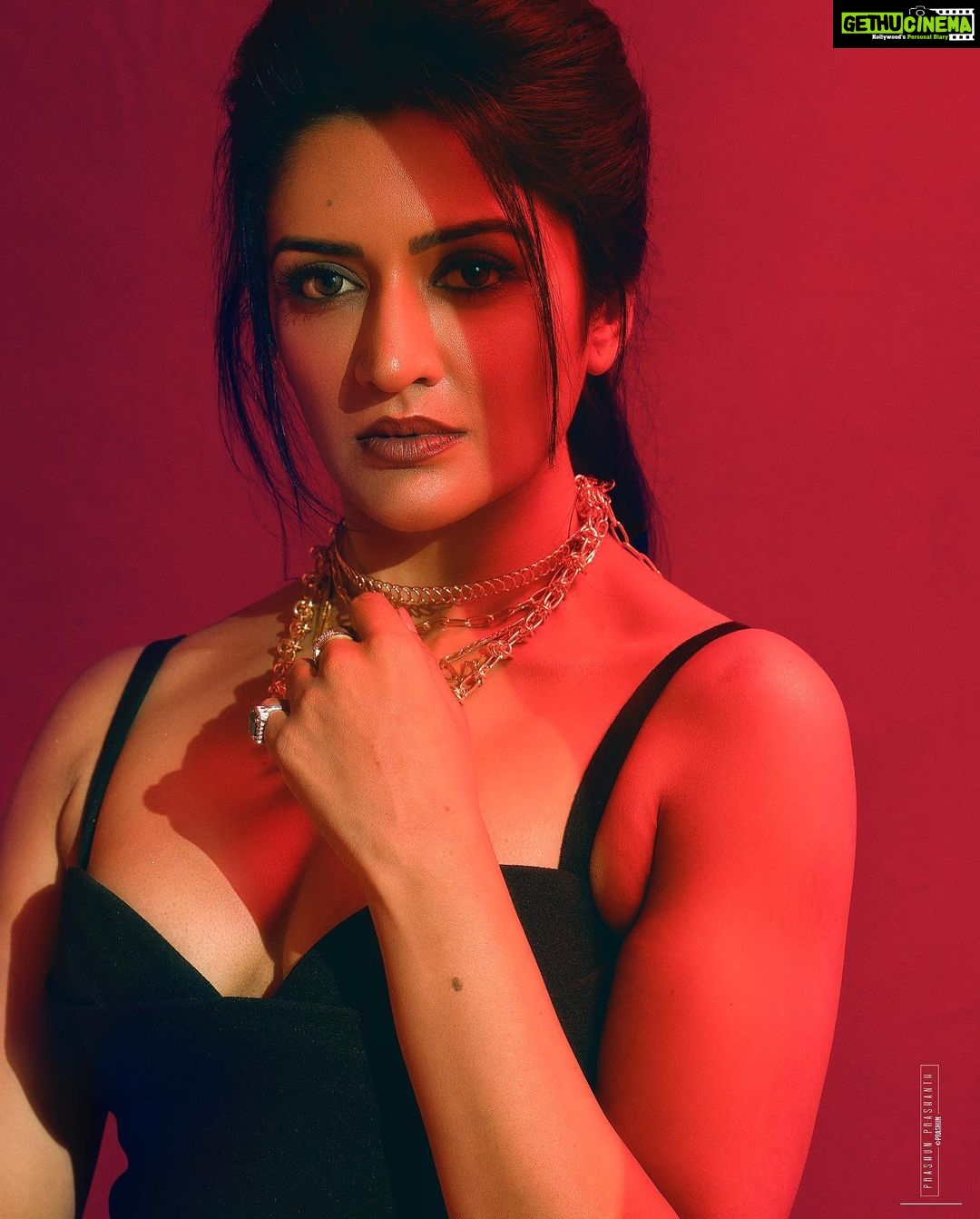 Vimala Raman Instagram - Live life with a little spice πΆοΈπ₯π₯ And why not !!!! π₯ β¨ Shot by my funky talented team β€οΈπ #photographer @prachuprashanth #stylist #thoorigaikabilan #wearing @sheikeandco #makeupartist @makeupibrahim #hairstylist @hairstylists_vijayaraghavan @yasinhairstylist #location @vybn_studio . . . #new #latest #shoot #photoshoot #photography #chennaifashion #prashunprashanthsridhar #fashionphotography #shootlife #actorslife #heroine #actor #actress #vimalaraman #red #spice #hot #fashion #style #ownit #sheikeandco #sheikestyle