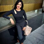 Vimala Raman Instagram - Black and Gold 🖤🪄 . . . #blackandgold #black #home #vacay #autumn #beauty #cinema #sydney #australia #cbd #fashion #mystyle #actor #actress #vimalaraman #lifeisbeautiful India