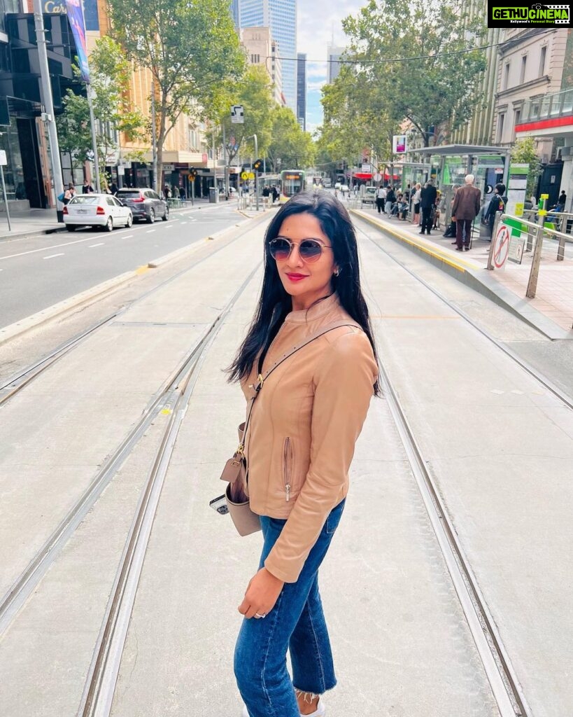 Vimala Raman Instagram - Walk the line 🚋 😎 . . . #new #streetstyle #melbourne #citylife #tracks #trams #victoria #australia #fashion #tourism #actor #actress #indiancinema #telugu #tamil #malayalam #vimalaraman Bourke Street, Melbourne