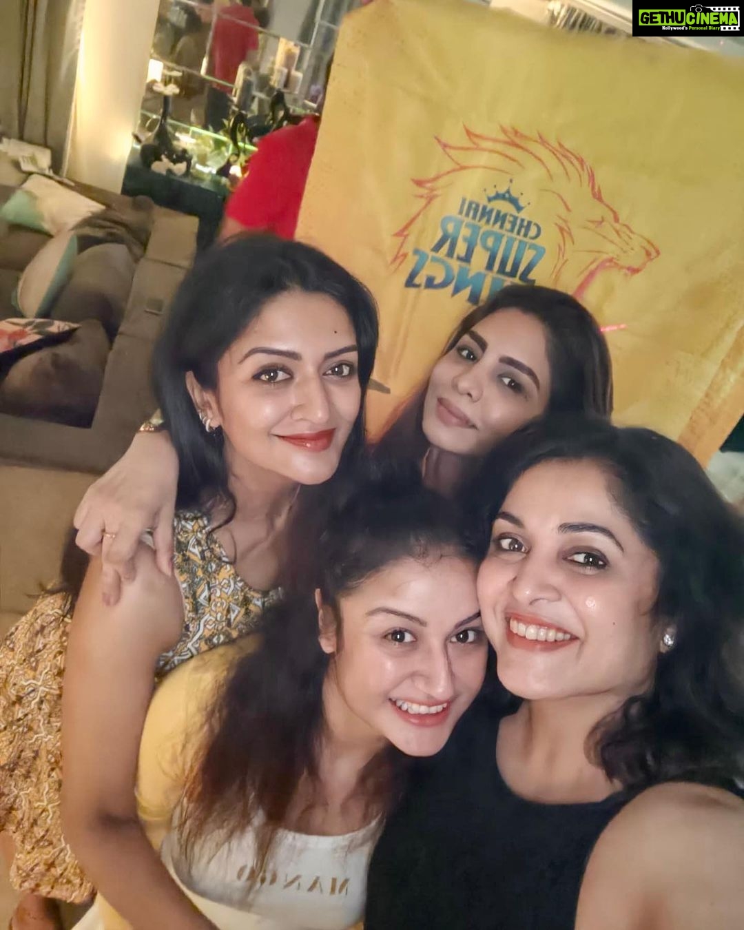 Vimala Raman Instagram - Yellow Yellow Yayy ππππ₯³π§Ώ . . . #aboutlastnight #ipl #csk #chennaisuperkings #iplfinal #ipl2023 #cricketlovers #sports #finals #cricket #funtimes #friends #love #actor #actress #vimalaraman