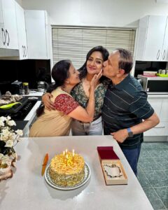 Vimala Raman Instagram - 23.1.23 And this time it was a special birthday so grateful to spend it with my family back home ❤️💞🥰😘🫶🏽

#birthday #hbd #family #home #sydney #gratitude #blessed #blessedwiththebest  #vimalaraman #actor #lifeisbeautiful