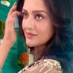 Vimala Raman Instagram - Game of Posing 🖤💃🏼😎 With my cutest team of talent 🫶🏽❤️😘 @camerasenthil @rrajeshananda @makeupibrahim @hairstylists_vijayaraghavan @yasinhairstylist . . #reels #reelitfeelit #pose #bts #btsreels #photoshoot #latest #new #shoot #team #shootlife #actor #actress #vimalaraman #lifeisbeautiful