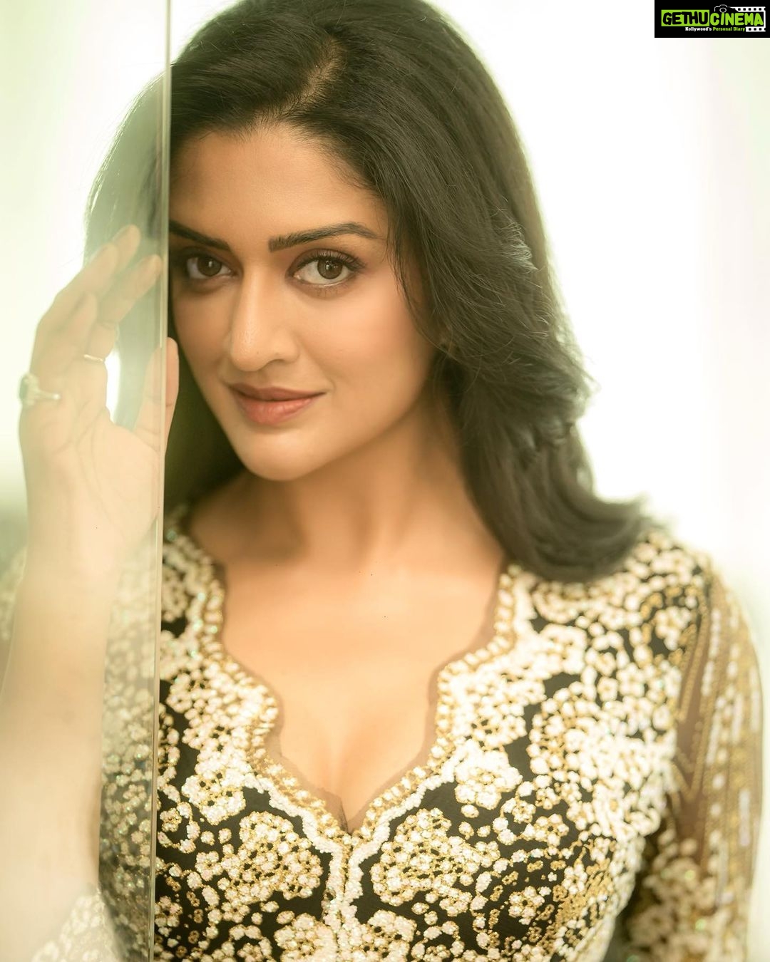 Vimala Raman Instagram - A little twinkle ✨ Thanks to the best of the best team ❤️ #photographer @camerasenthil #makeupartist @makeupibrahim #hairstylist @hairstylists_vijayaraghavan @yasinhairstylist #organised @rrajeshananda . . #new #2023 #shoot #photoshoot #latest #shootlife #beauty #fashion #style #mystyle #actor #actress #vimalaraman #lifeisgood