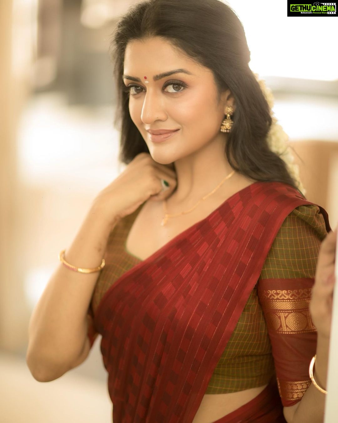 Vimala Raman Instagram - Southie β€οΈπ₯°π Can only love and thank this incredible team β€οΈππ» #photographer @camerasenthil π #makeupartist @makeupibrahim #hairstylist @hairstylists_vijayaraghavan @yasinhairstylist #styling @ivalinmabia #oragnisation @rrajeshananda . . #latest #photoshoot #shoot #halfsaree #tamil #traditional #indianoutfit #style #southindian #southie #picoftheday #love #simplicity #fashion #culture #actor #actress #vimalaraman
