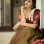 Vimala Raman Instagram - A little Sass & Sizzle 💥😎 Fun shoot with my super team ❤️😍 #photographer @prachuprashanth #styling #thoorigaikabilan #makeupartist @makeupibrahim #hair @hairstylists_vijayaraghavan @yasinhairstylist #studio @vybn_studio . . . #whynot #latest #new #shoot #photoshoot #experimental #fashion #photography #chennai #fashionphotographer #suitstyle #style #fashion #gameoftones #fashionshoot #fun #indiancinema #actor #actress #vimalaraman #lifeisgood