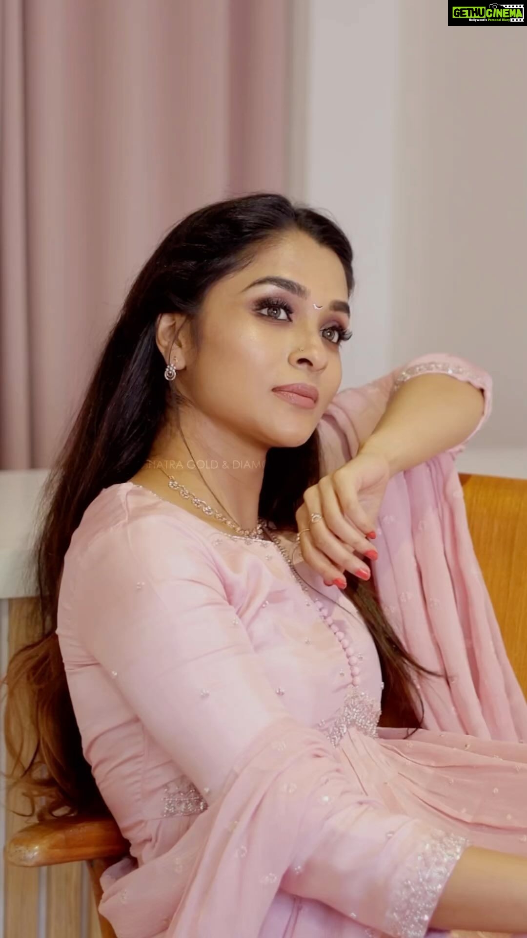 Vinitha Koshy Instagram - #photosession with @nakshatragoldanddiamonds