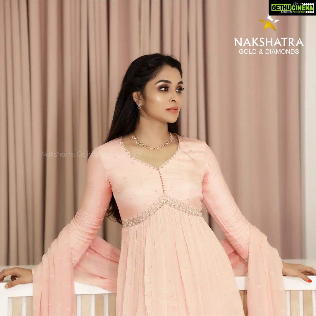 Vinitha Koshy Instagram - A little sparkle and a lot of shine ✨ In frame: @koshyvinitha For more details please contact @ +918589826366 #nakshatragoldanddiamonds #diamonds #diamondjewellery #diamondnecklaces #jewellerymaker #jewelryinspiration #diamondaddict #l4lavendermedia Nakshatra Gold and Diamonds