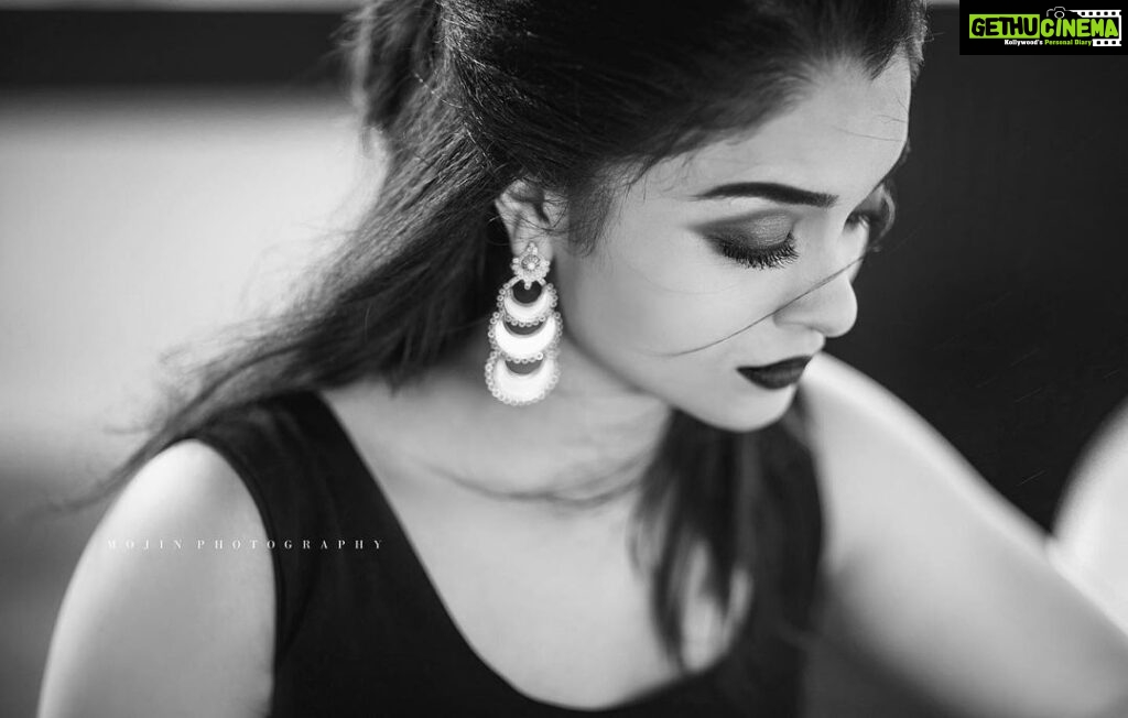 Vinitha Koshy Instagram - She is a mysterious dark poetry, not meant to be understood by everyone 🖤🤍 PC @mojin_thinavilayil