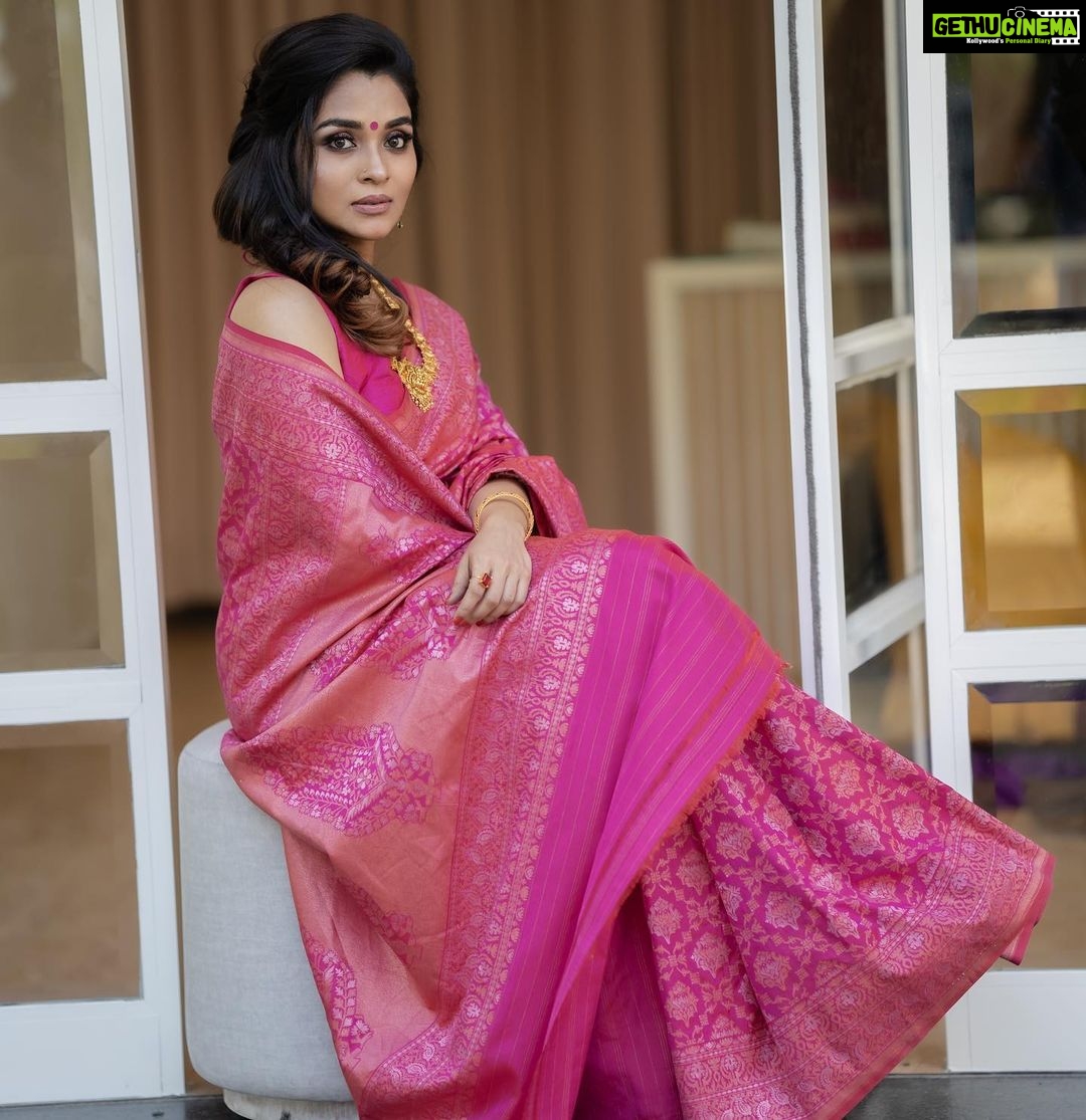 Vinitha Koshy Instagram - PC @ashiq_rahim Costume @pastelsdesignstudio Make up @aishamuhsina Jewellery @nakshatragoldanddiamonds Agency @chiramelmediaworks Brand consultant @abithahemington Creative Director @babinchiramel