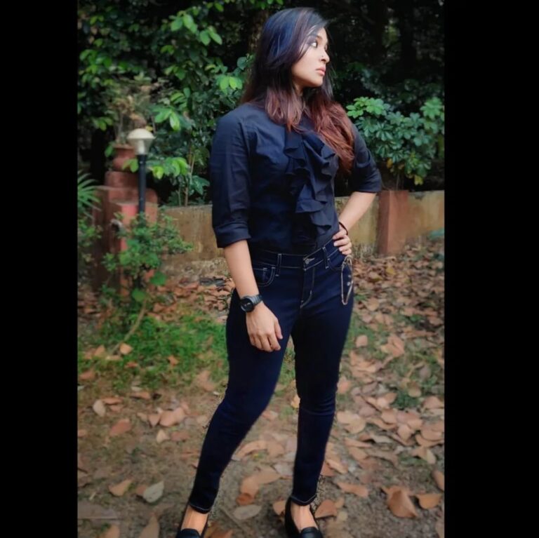Vinitha Koshy Instagram - Recharging at my own pace 🌚🌚 PC @sohal_mohamed