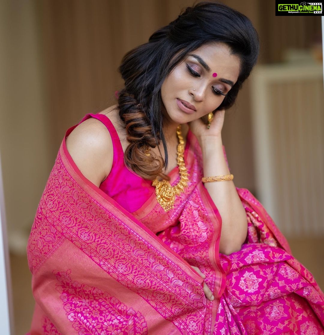 Vinitha Koshy Instagram - PC @ashiq_rahim Costume @pastelsdesignstudio Make up @aishamuhsina Jewellery @nakshatragoldanddiamonds Agency @chiramelmediaworks Brand consultant @abithahemington Creative Director @babinchiramel