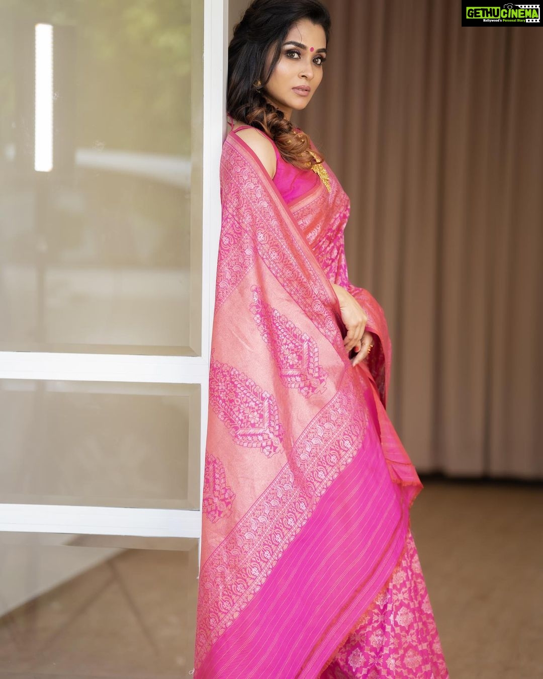 Vinitha Koshy Instagram - PC @ashiq_rahim Costume @pastelsdesignstudio Makeup @aishamuhsina Jewellery @nakshatragoldanddiamonds Agency @chiramelmediaworks Brand consultant @abithahemington Creative director @babinchiramel