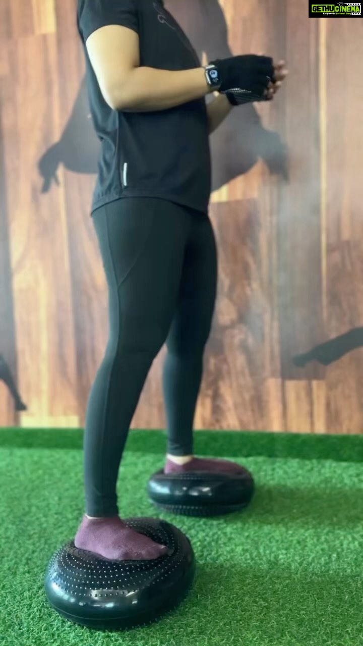 Vinitha Koshy Instagram - Balance is the key to life 🫶 Learnt something cool today😁 Thank you @krisshmc @xtheticsfitness_cochin 💪