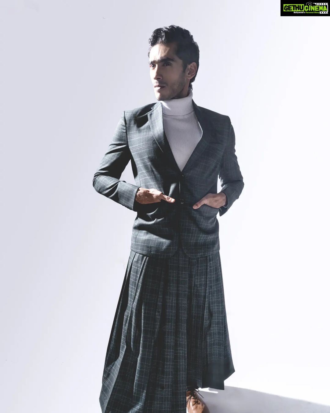 Vishak Nair Instagram - Einar 🍀 -------------------------------------------------------------- Shot by @shajeerzeer Associate @koshi____ Technical Assistant karthi_shots Edited by @thenomadtrails Styled by @styledbyzoya_ Outfit @men_in_q_wedding Makeup n hair @alagne_signature Production designer @iwannabeapanda Footwear @brog_ernakulam Studio @studio_maxxo @maxxocreative