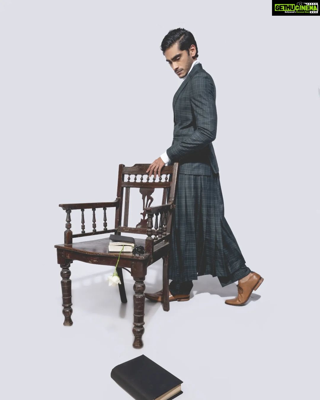 Vishak Nair Instagram - Einar 🍀 --------------------------------------------------------------------------- Shot by @shajeerzeer Associate @koshi____ Technical Assistant karthi_shots Edited by @thenomadtrails Styled by @styledbyzoya_ Outfit @men_in_q_wedding Makeup n hair @alagne_signature Production designer @iwannabeapanda Footwear @brog_ernakulam Studio @studio_maxxo @maxxocreative