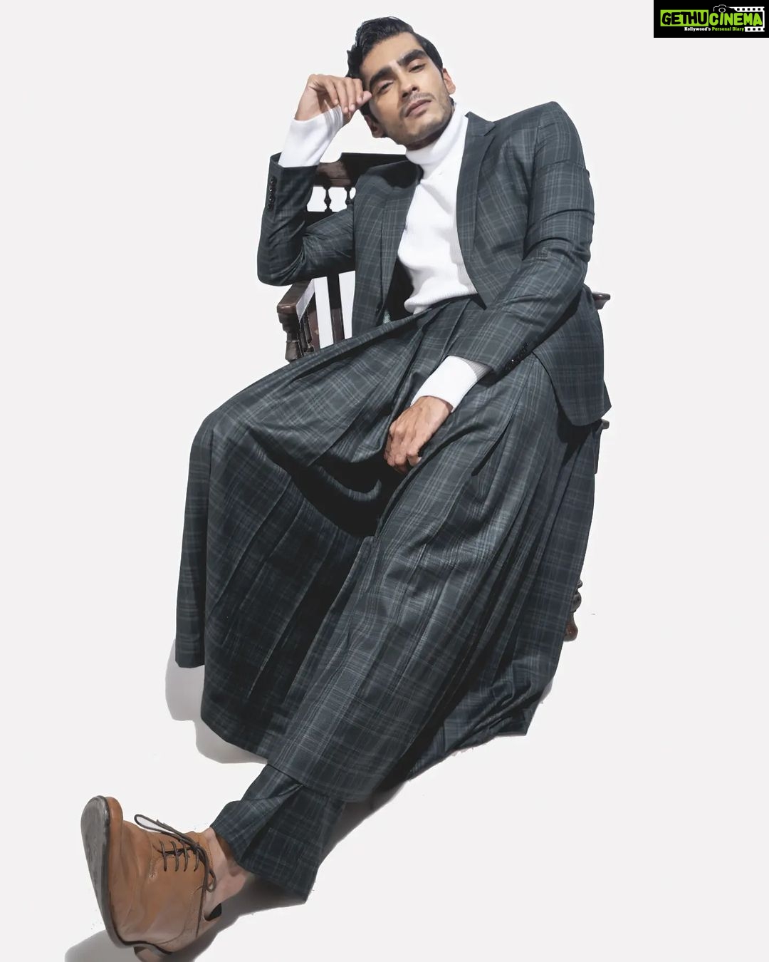 Vishak Nair Instagram - Einar 🍀 --------------------------------------------------------------------------- Shot by @shajeerzeer Associate @koshi____ Technical Assistant karthi_shots Edited by @thenomadtrails Styled by @styledbyzoya_ Outfit @men_in_q_wedding Makeup n hair @alagne_signature Production designer @iwannabeapanda Footwear @brog_ernakulam Studio @studio_maxxo @maxxocreative
