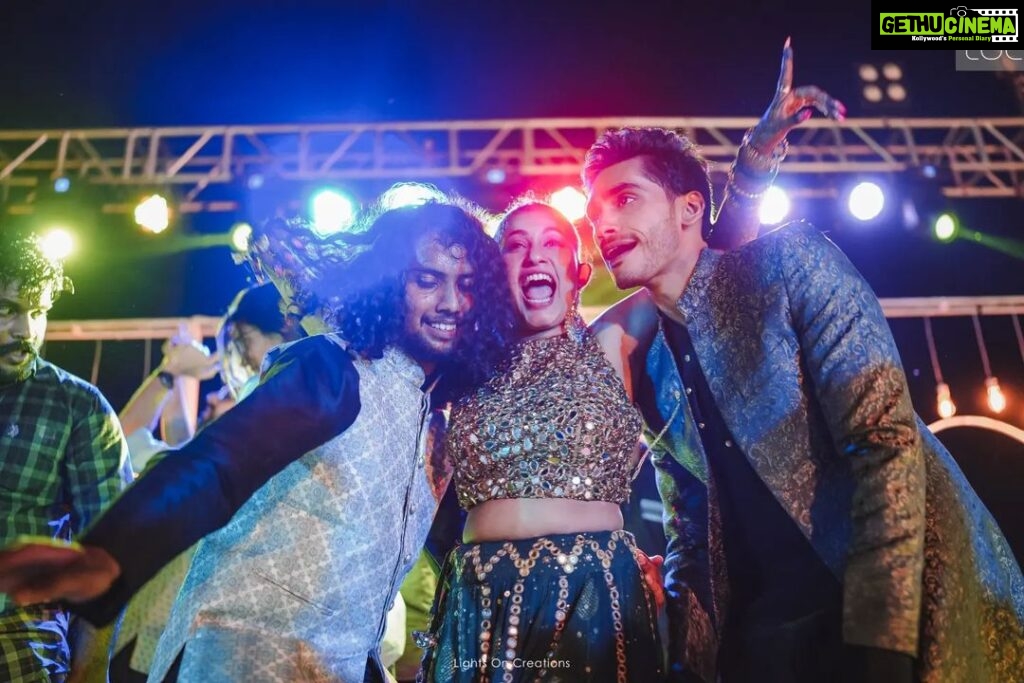 Vishak Nair Instagram - Sangeet 🍸🎉🕺 Photography by @lightsoncreations Styled by @styledbyzoya_ Outfit for Vishak @men_in_q_wedding Outfit for Jayapria @chaaya.in Mua for Jayapria @aishwaryakarayilofficial Mua for vishak @soorajskofficial
