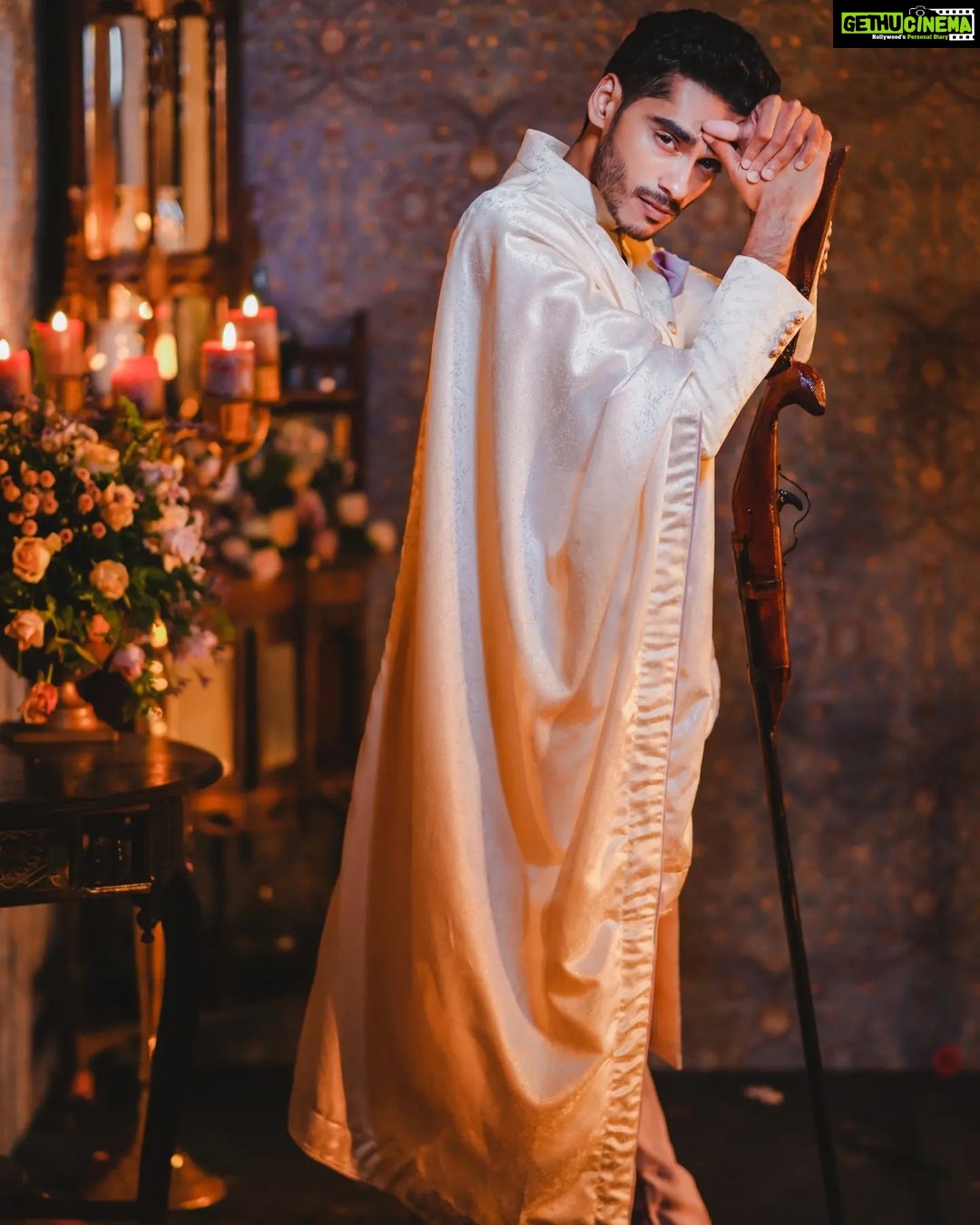 Vishak Nair Instagram - Who brings a gun to a wedding reception? This guy! That's who! 🤴 Photography by @lightsoncreations Decor by @happinessproject_byloc Styled by @styledbyzoya_ Outfit @men_in_q_wedding Footwear @brog_ernakulam MUA @soorajskofficial