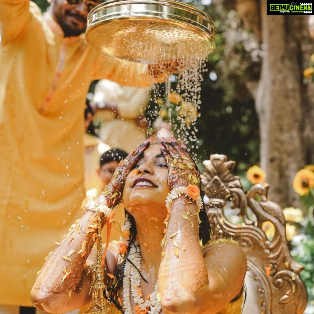 Vishak Nair Instagram - Haldi 🌼🌼 Photography @lightsoncreations Styled by @styledbyzoya_ Outfit for Vishak @men_in_q_wedding Outfit for Jayapria @chaaya.in MoonGate Events Venue