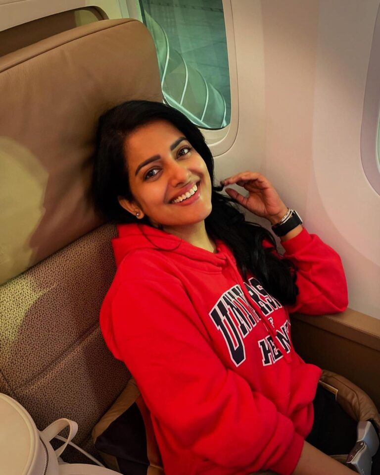 Vishakha Singh Instagram - FIRST post of 2023. Enroute Vienna via the ❤️ that Rome is! FIRST travel of 2023. FIRST time I ditched the walker and walking stick after the ankle fracture. 95% recovery! Fav city. Fav people. Key note speeches, networking. Exciting days ahead! 🇮🇹 🇦🇹 🇮🇳 Pic credit : @f1demon Abu Dhabi Airport Etihad Airways