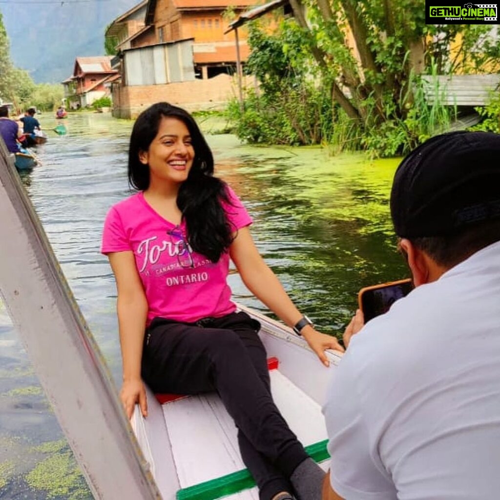 Vishakha Singh Instagram - Preproduction work can be quite a lot of fun. Had a wonderful time on my first trip to Srinagar this weekend, combining work and play! ⚽🚣‍♂ Took a fantastic Shikara ride on the iconic Dal Lake and soaked in the beauty while scouting locations for our upcoming sports web series. Srinagar's economic growth in the last few years is encouraging 💼💪 The people were simple– their hospitality and down-to-earth nature won me over. Two food places that impressed me : Cafe Liberty, where I had the best downtime with delicious food and cozy vibes, and Lhasa Restaurant, a fusion food paradise. 🍛🍻 The weather was perfect, local line production facilities very professional , locations were stunning. It’s no wonder film making has resumed in the valley. The Jammu and Kashmir government has placed the licensing system under the Public Service Guarantee Act as part of the new film policy (PSGA). The JK administration has a set deadline of 30 days in which to grant filmmakers' permission. Moreover, a single-window system has been implemented to make things simpler for the producers. Filmmakers can submit online requests for authorization. Look forward to more travels. If you have been to Srinagar or other areas of Kashmir, do share your reccos! My pic courtesy : apna @umangvyasofficial #Simaabhashmi and the legendary @maheshmathai Srinagar, Jammu and Kashmir