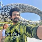 Vishnu Vishal Instagram - Sumtyms even when you are on a holiday you r still working..😭 Pictures are deceptive n can convey otherwise.. Gettin ready for 3 big announcements this march🤫🤫💪💪 @vvstudioz loading.... PS: Book your tickets online before you go to the museum. We didn and we got just d pics.