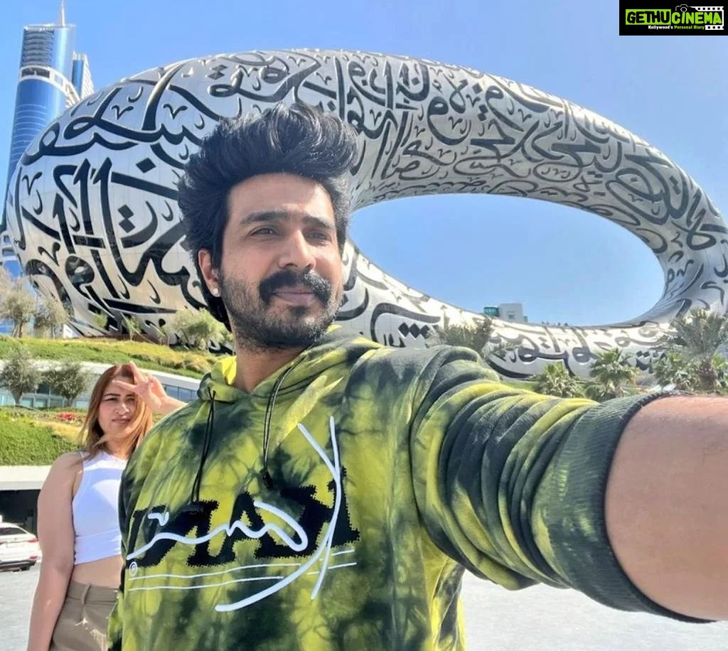 Vishnu Vishal Instagram - Sumtyms even when you are on a holiday you r still working..😭 Pictures are deceptive n can convey otherwise.. Gettin ready for 3 big announcements this march🤫🤫💪💪 @vvstudioz loading.... PS: Book your tickets online before you go to the museum. We didn and we got just d pics.