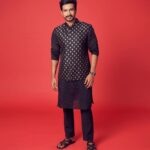 Vishnu Vishal Instagram - Black kurta set by @sawangandhiofficial Heritage Jewellery by @kishandasjewellery Styled by @jukalker Makeup & hair by @ronan_mili Captured by 📸 @eshaangirri
