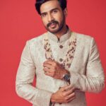 Vishnu Vishal Instagram - CLOSE UP SHOT...... Embroidered Sherwani by @rimpleandharpreet Heritage Jewellery by @kishandasjewellery Style by @jukalker Makeup & hair by @ronan_mili Captured by 📸 @eshaangirri