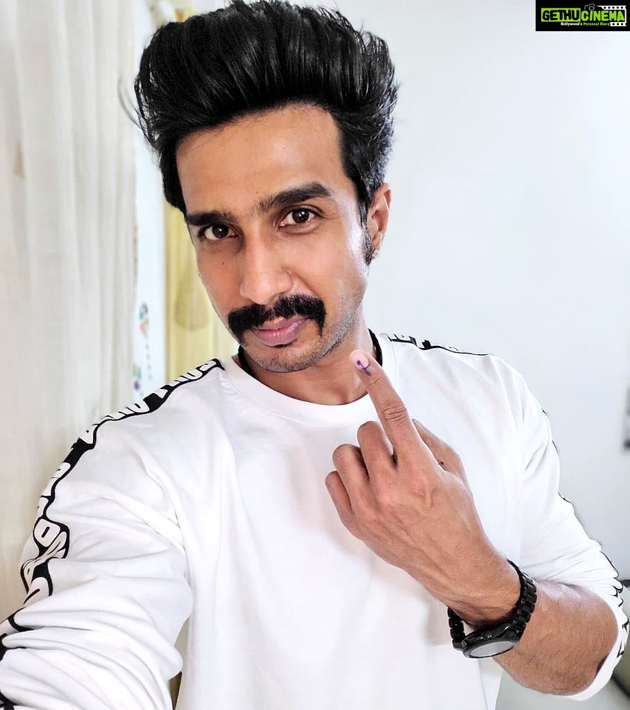 Vishnu Vishal Instagram - Fulfilled my DUTY and exercised my RIGHT.. #VOTE #TNAssemblyElection2021 #TNElection2021