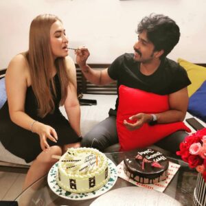Vishnu Vishal Instagram - Bday celebrations...

Hyderabad to chennai...

Cake cutting just before the bday ends...

@jwalagutta1
