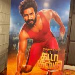Vishnu Vishal Instagram - #GattaKusthi first look launch with my dear friends from the press and media.. See you soon in theatres 💪 @vvstudioz @aishu__ @raviteja_2628 @rtteamworksofficial #ChellaAyyavu @richardmnathan @prabhakaranjustin @editor_prasannagk #UmeshJKumar @anbariv_action_director @thanga_18 @shravanthis @swethakakarlapudi @sridharthestar @vindhyareddi @teamaimpro @decoffl @kvdurai @sidwavez #MattiKusthi #VishnuVishal #VV #RaviTeja #VVStudioz #gattakusthifirstlook #december