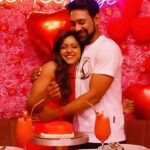 Vithika Sheru Instagram - Happy Valentines Day ❤️ @itsvarunsandesh Love Is All Around New Episode Out Now Link In My Bio . . Place - @lavieenrosecafehyderabad Thank you so much for your love & hospitality, had a great experience being here…loved every bit of it ❤️