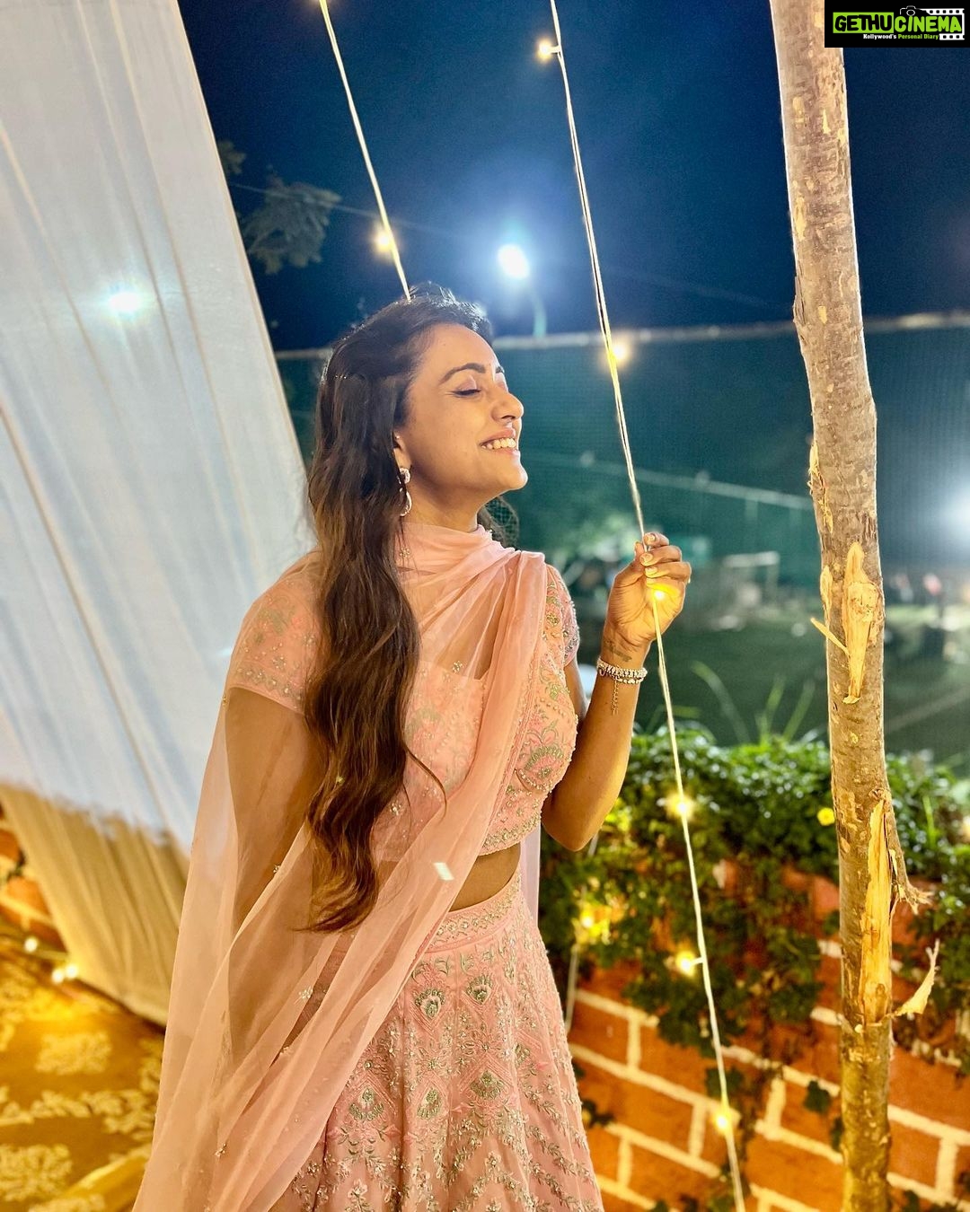 Vithika Sheru Instagram - Eyes Full Of Stories, Heart Full Of Memories 💘 . Outfit- @varunchakkilam Earrings-@alluringaccessories.a2