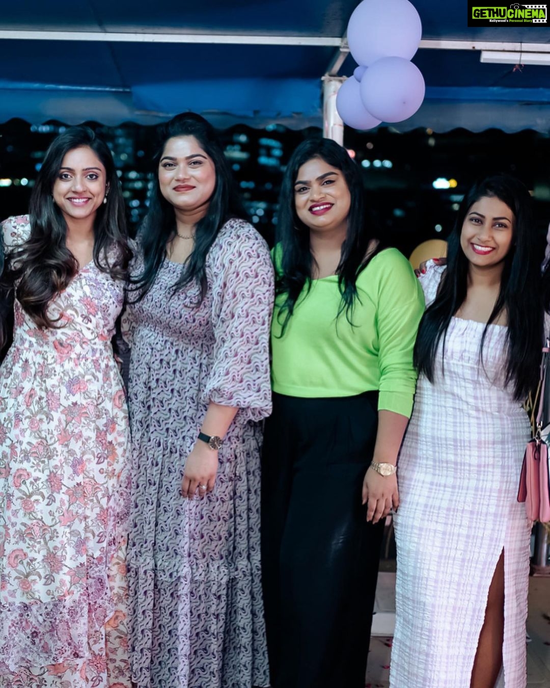 Vithika Sheru Instagram - Thankful, Grateful And Blessed To Have All Of You In My Life❤️ @itsvarunsandesh @mr.noelsean @krithikasheru @priya.0206 @nihita.raju @sudhir0593 @krishna_422 @bhargavikunam @alekhyaharika_ @nikhilvijayendrasimha @ashmita_9 @jannu.sudhir @gokul_menon.official @dr.sindhureddy @amrithagaddam @dr_apuroopa_gaddam @vivek.sriraj @khaja.nature . . . . PC - @teamartviewworks Decor- @thewishtree_surprisingpeople Food - @krishnapatnam_kitchen Cake - @cakesnhugs Durgam Cheruvu Spl Bridge