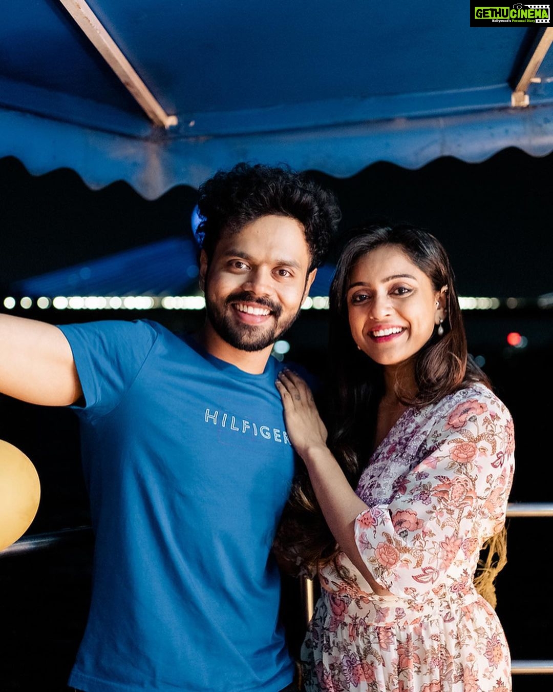 Vithika Sheru Instagram - Thankful, Grateful And Blessed To Have All Of You In My Life❤️ @itsvarunsandesh @mr.noelsean @krithikasheru @priya.0206 @nihita.raju @sudhir0593 @krishna_422 @bhargavikunam @alekhyaharika_ @nikhilvijayendrasimha @ashmita_9 @jannu.sudhir @gokul_menon.official @dr.sindhureddy @amrithagaddam @dr_apuroopa_gaddam @vivek.sriraj @khaja.nature . . . . PC - @teamartviewworks Decor- @thewishtree_surprisingpeople Food - @krishnapatnam_kitchen Cake - @cakesnhugs Durgam Cheruvu Spl Bridge